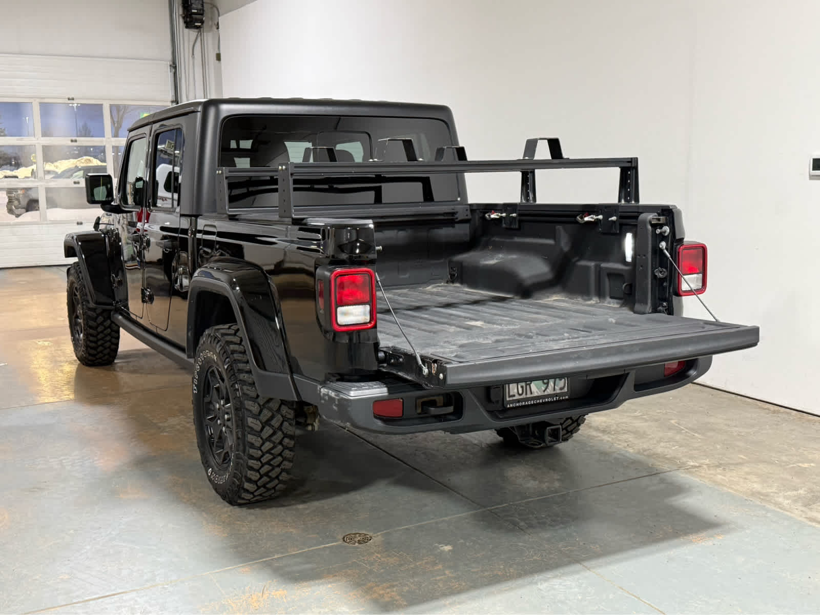 2022 Jeep Gladiator Willys Sport photo 4