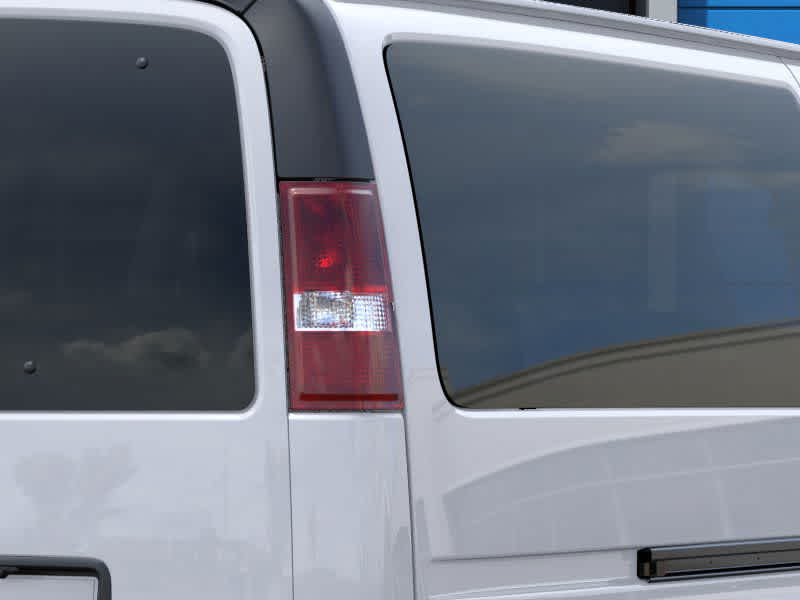 2025 Chevrolet Express Passenger 3500 1LS