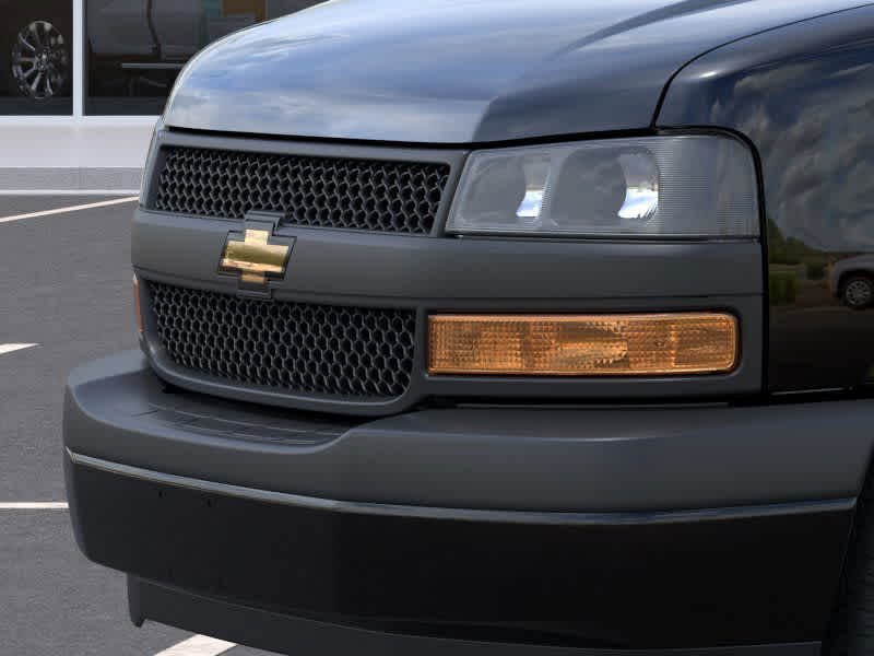 2025 Chevrolet Express Passenger 3500 1LS