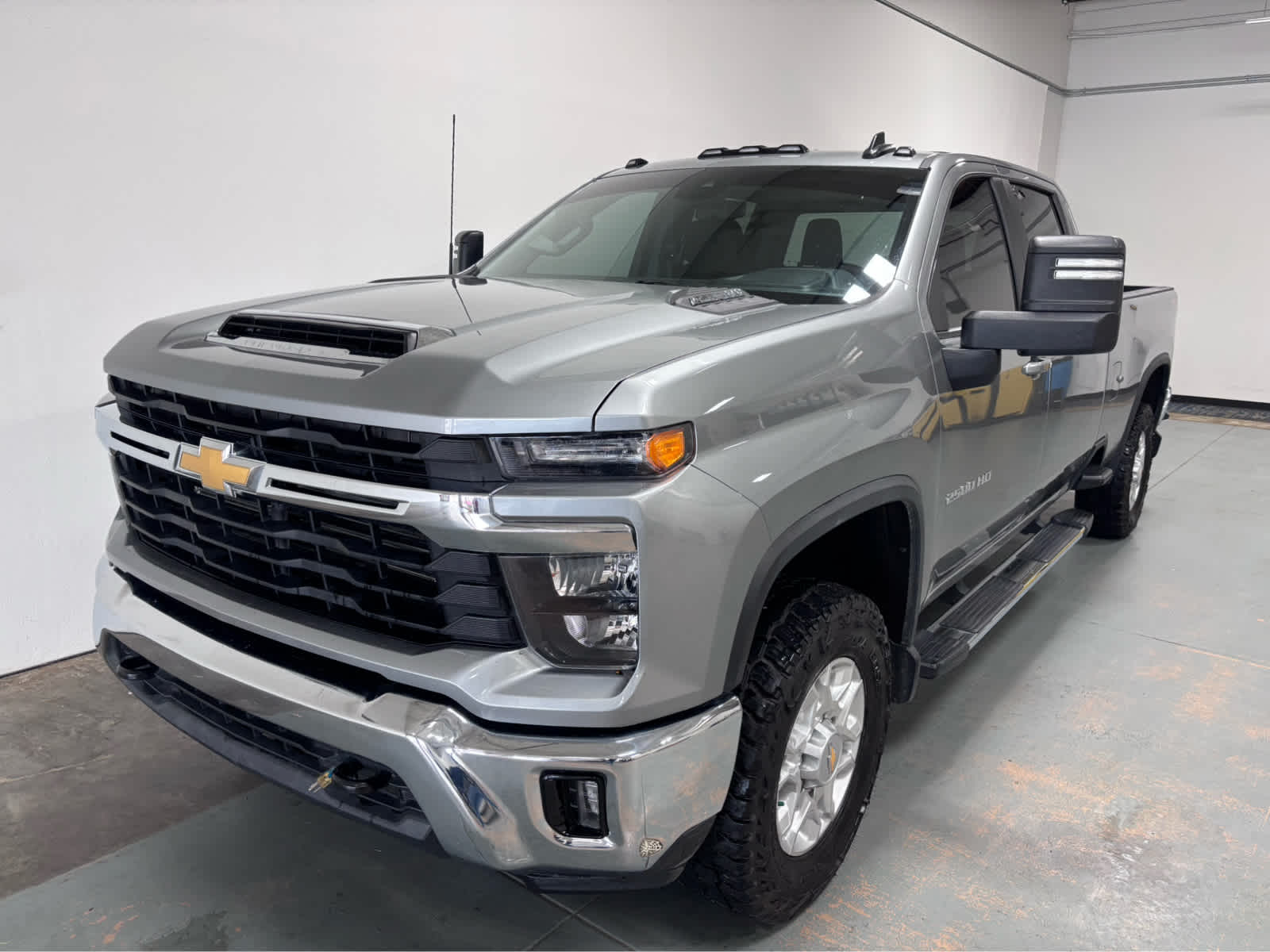 2025 Chevrolet Silverado HD LT 4WD Crew Cab Standard Box's photo