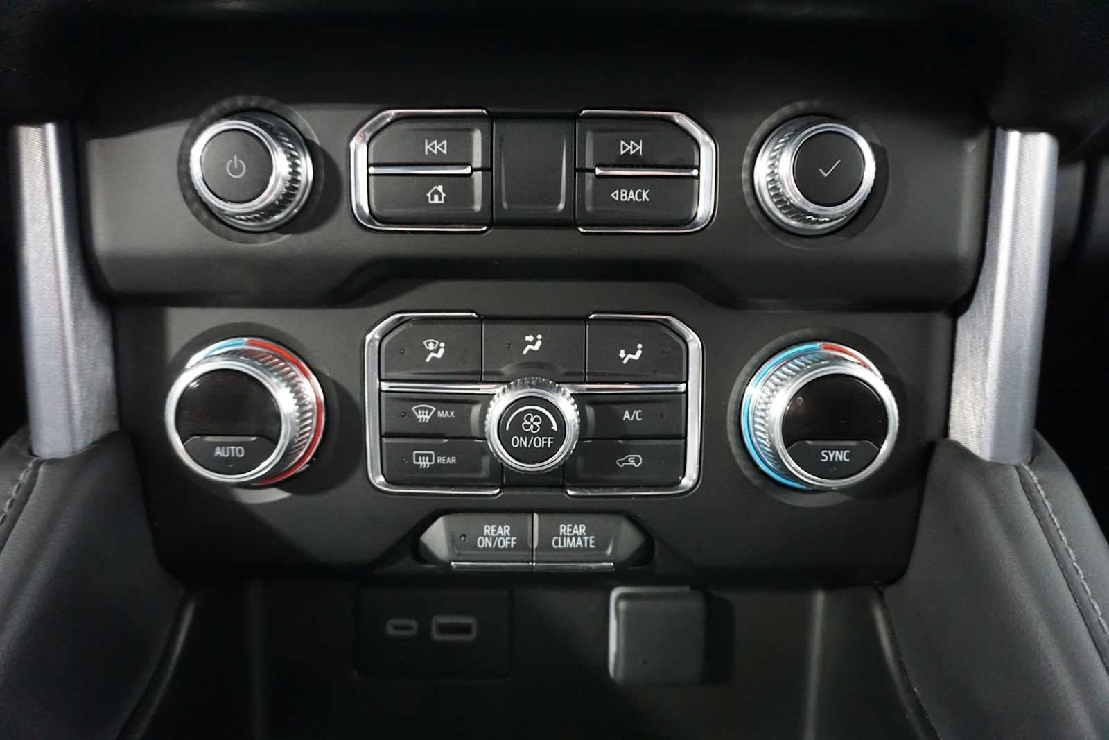 2024 GMC Yukon XL SLE