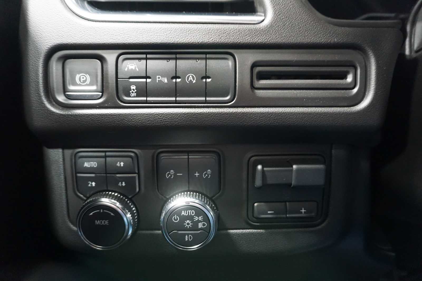 2024 GMC Yukon XL SLE