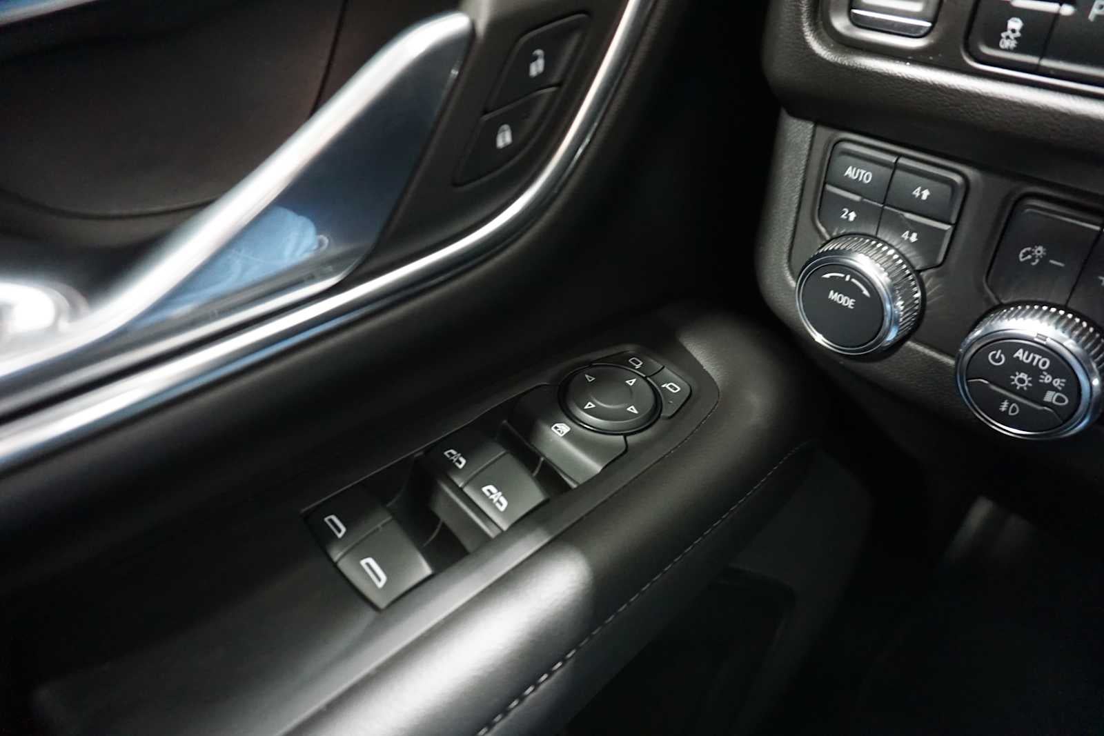 2024 GMC Yukon XL SLE