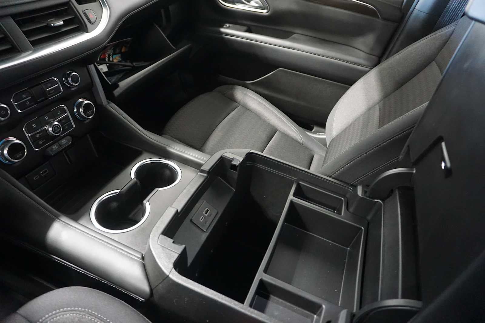 2024 GMC Yukon XL SLE