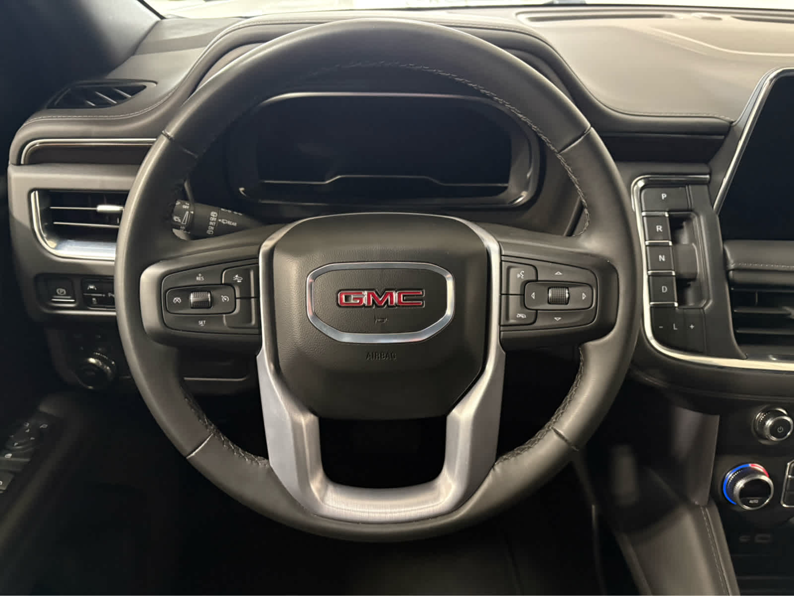 2024 GMC Yukon XL SLE