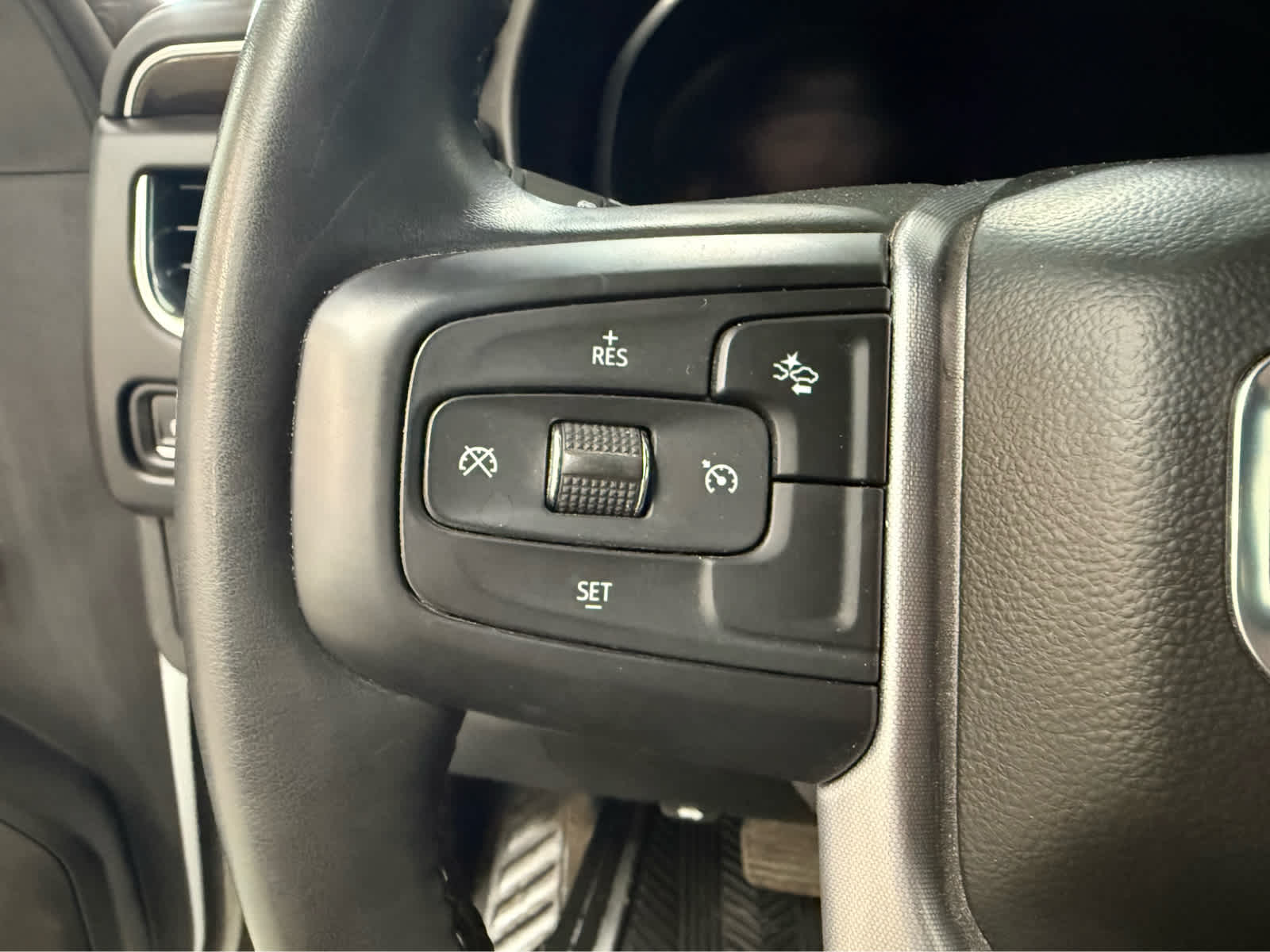 2024 GMC Yukon XL SLE