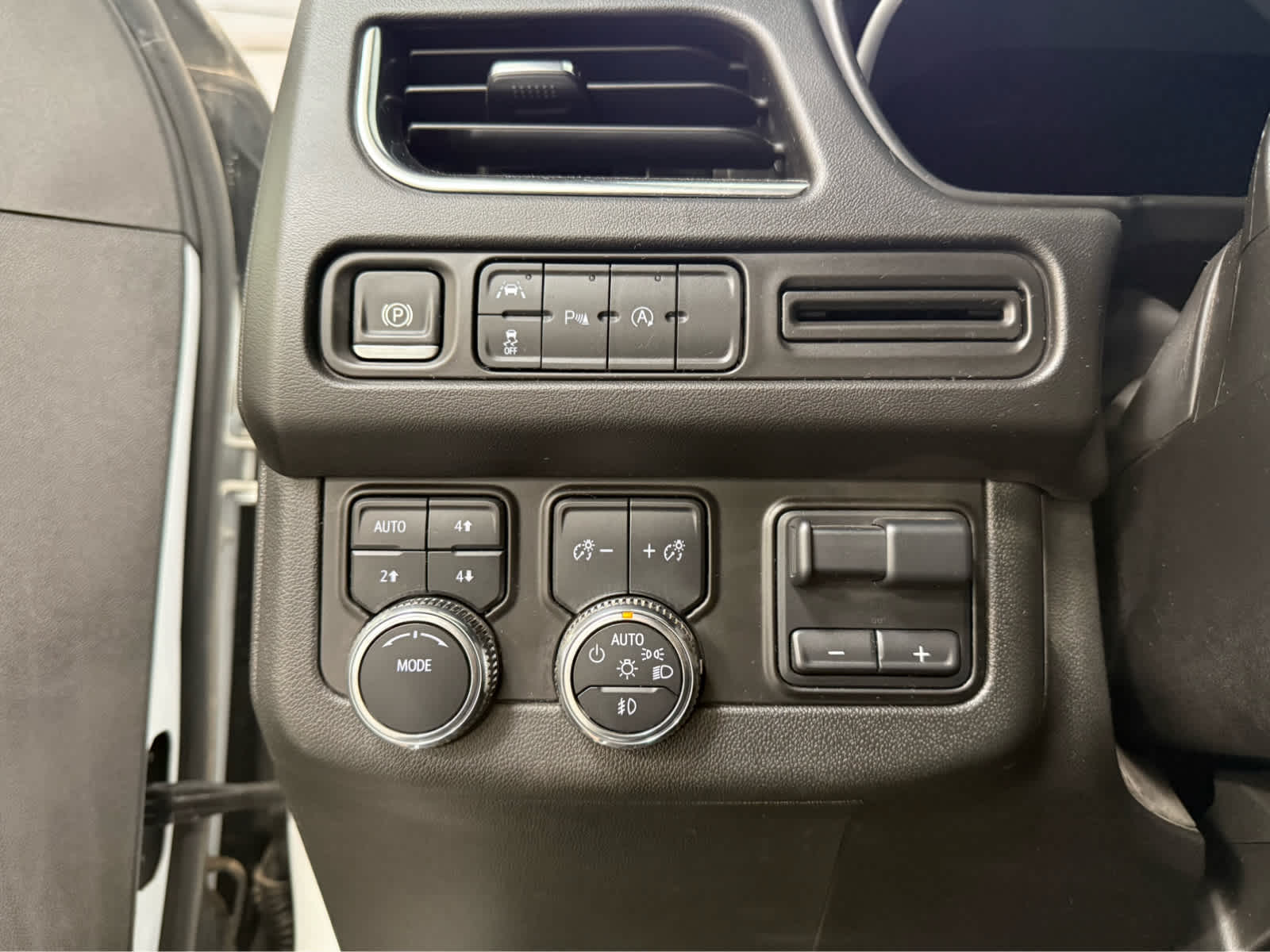 2024 GMC Yukon XL SLE