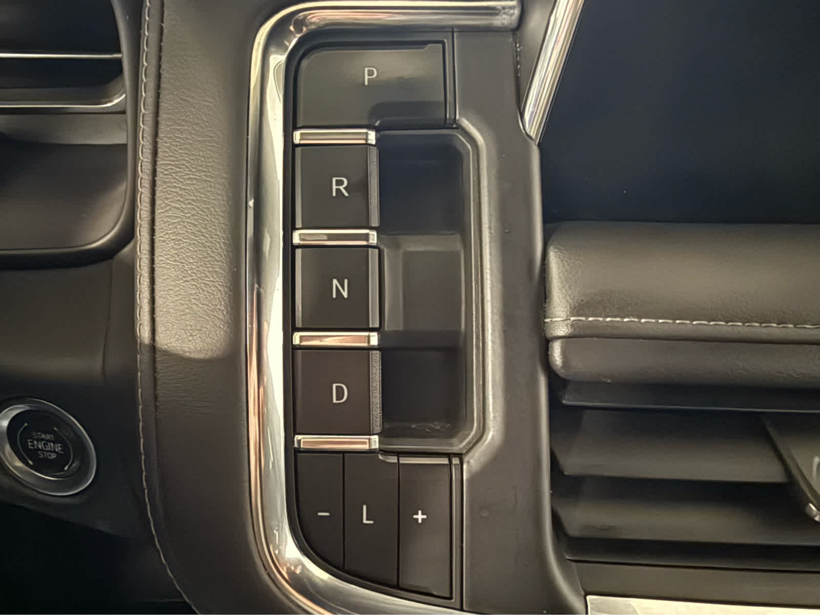 2024 GMC Yukon XL SLE