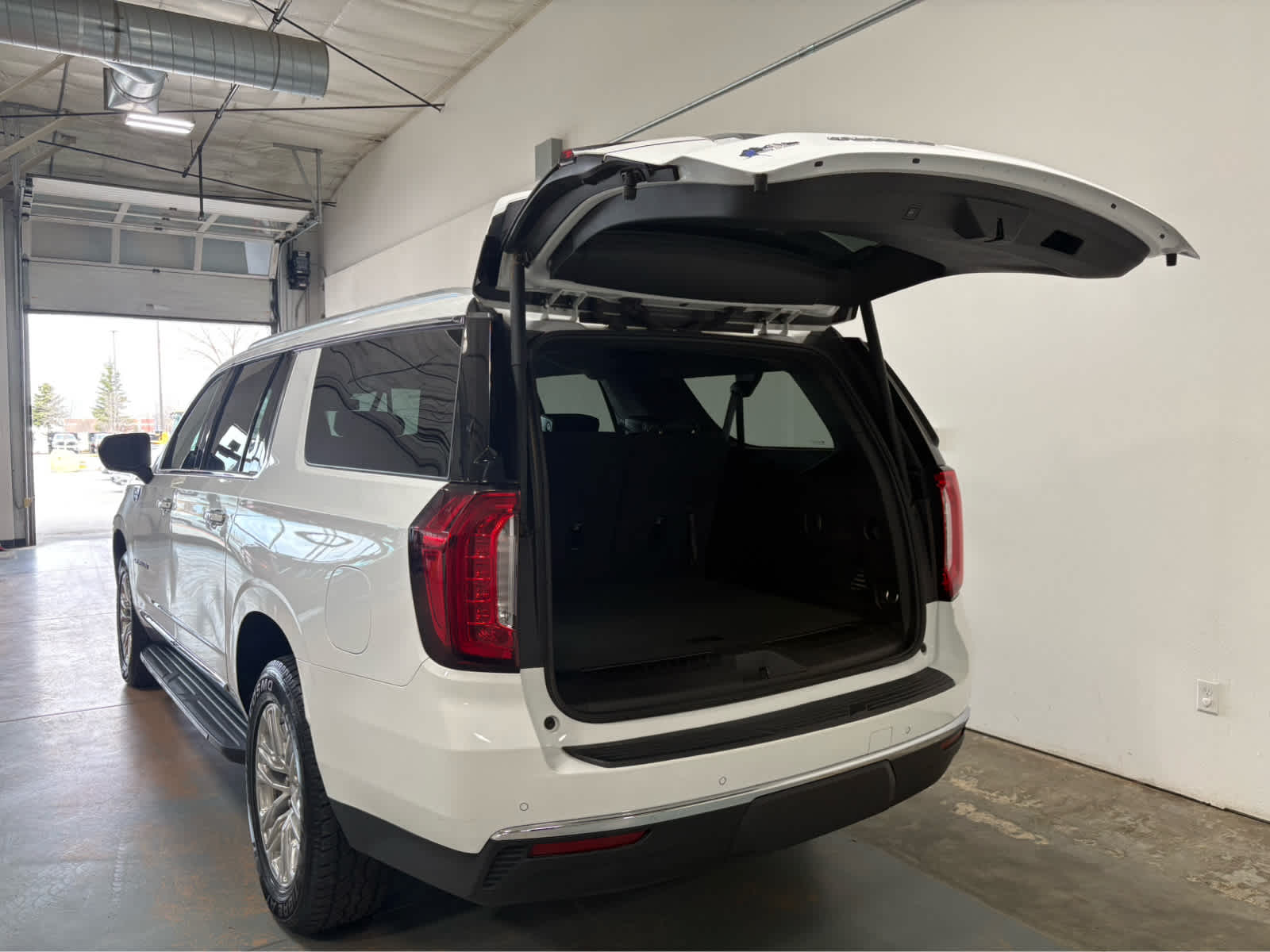 2024 GMC Yukon XL SLT