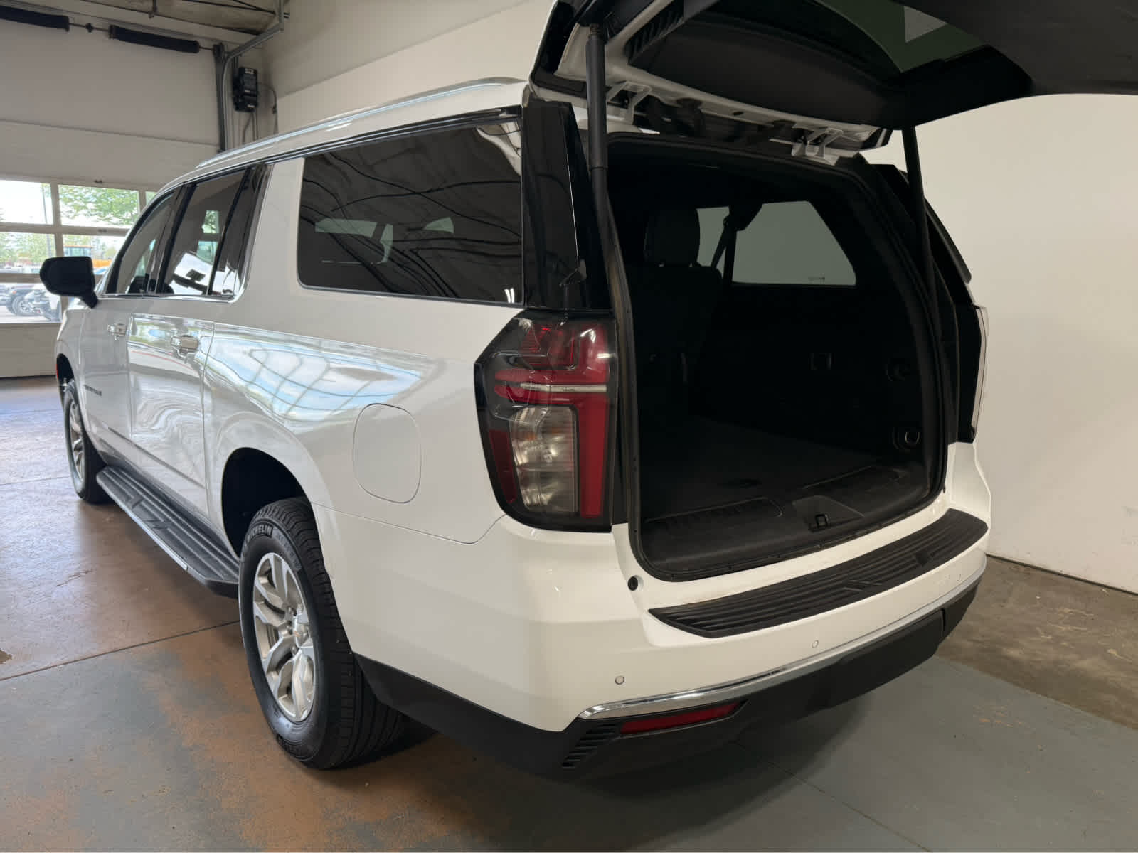 2024 Chevrolet Suburban LT
