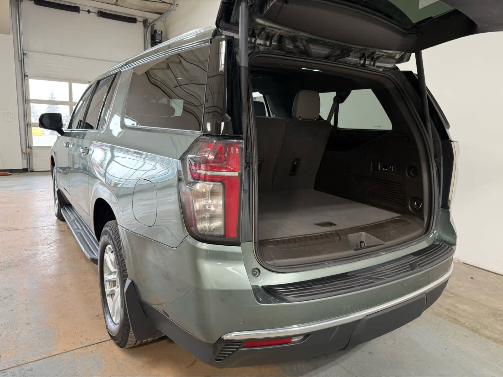 2024 Chevrolet Suburban LT