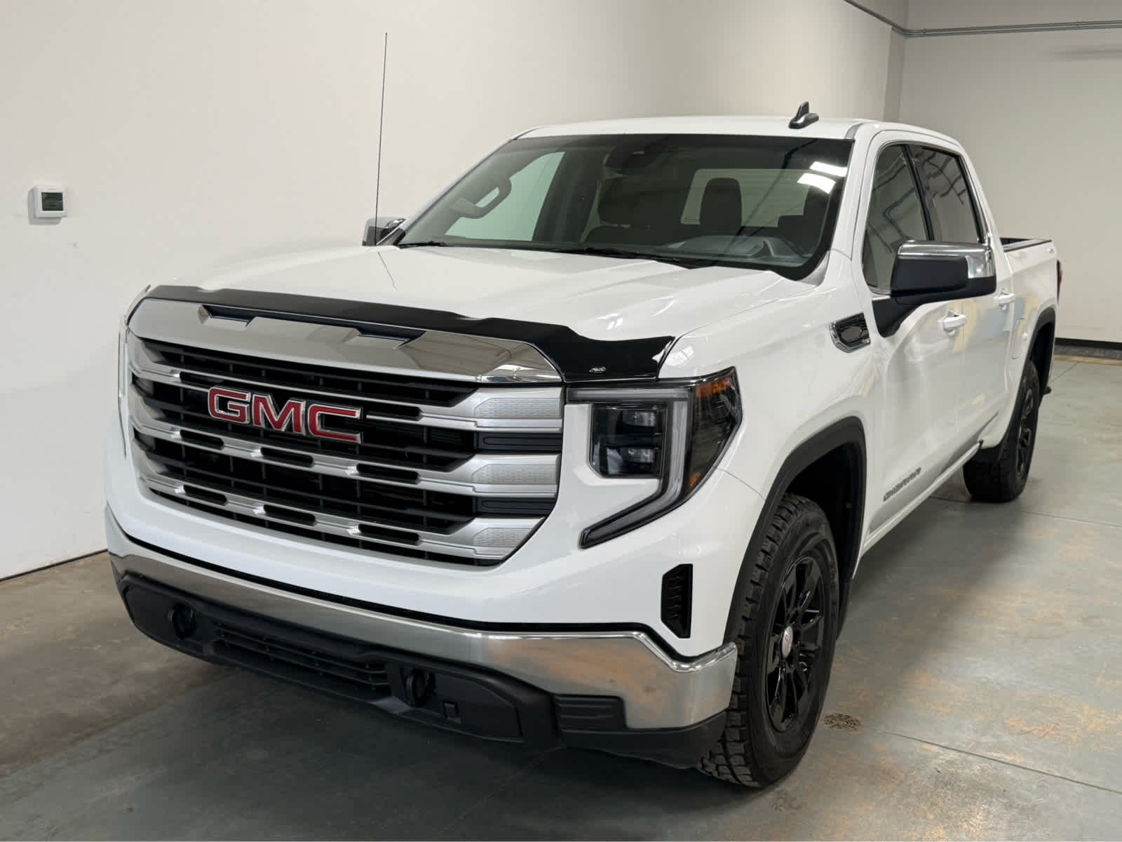 2023 GMC Sierra SLE 4WD Crew Cab Short Box's photo