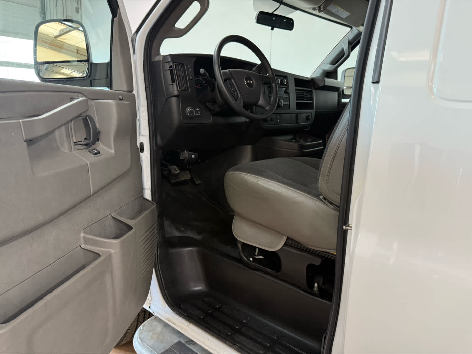 2024 GMC Savana Cargo 2500 Work Van