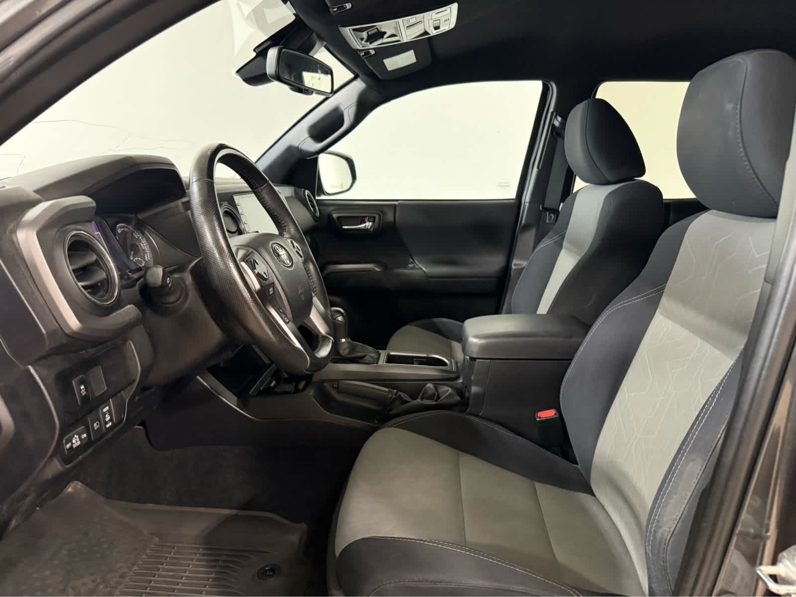 2022 Toyota Tacoma 4WD SR