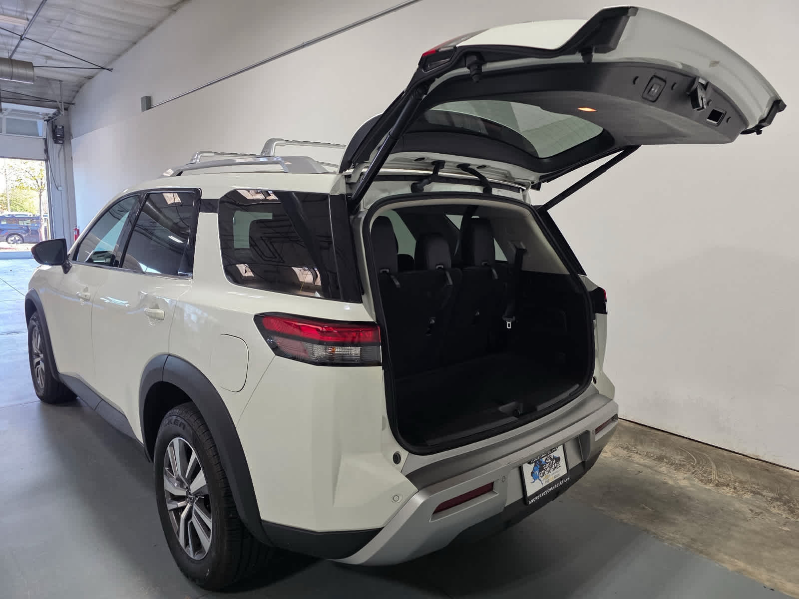 2023 Nissan Pathfinder SL