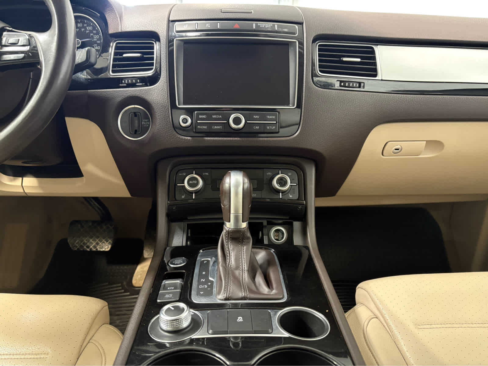 2017 Volkswagen Touareg Sport w/Technology