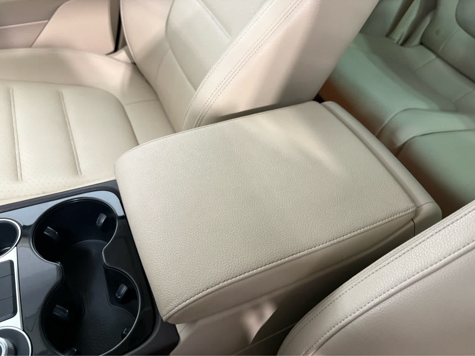 2017 Volkswagen Touareg Sport w/Technology