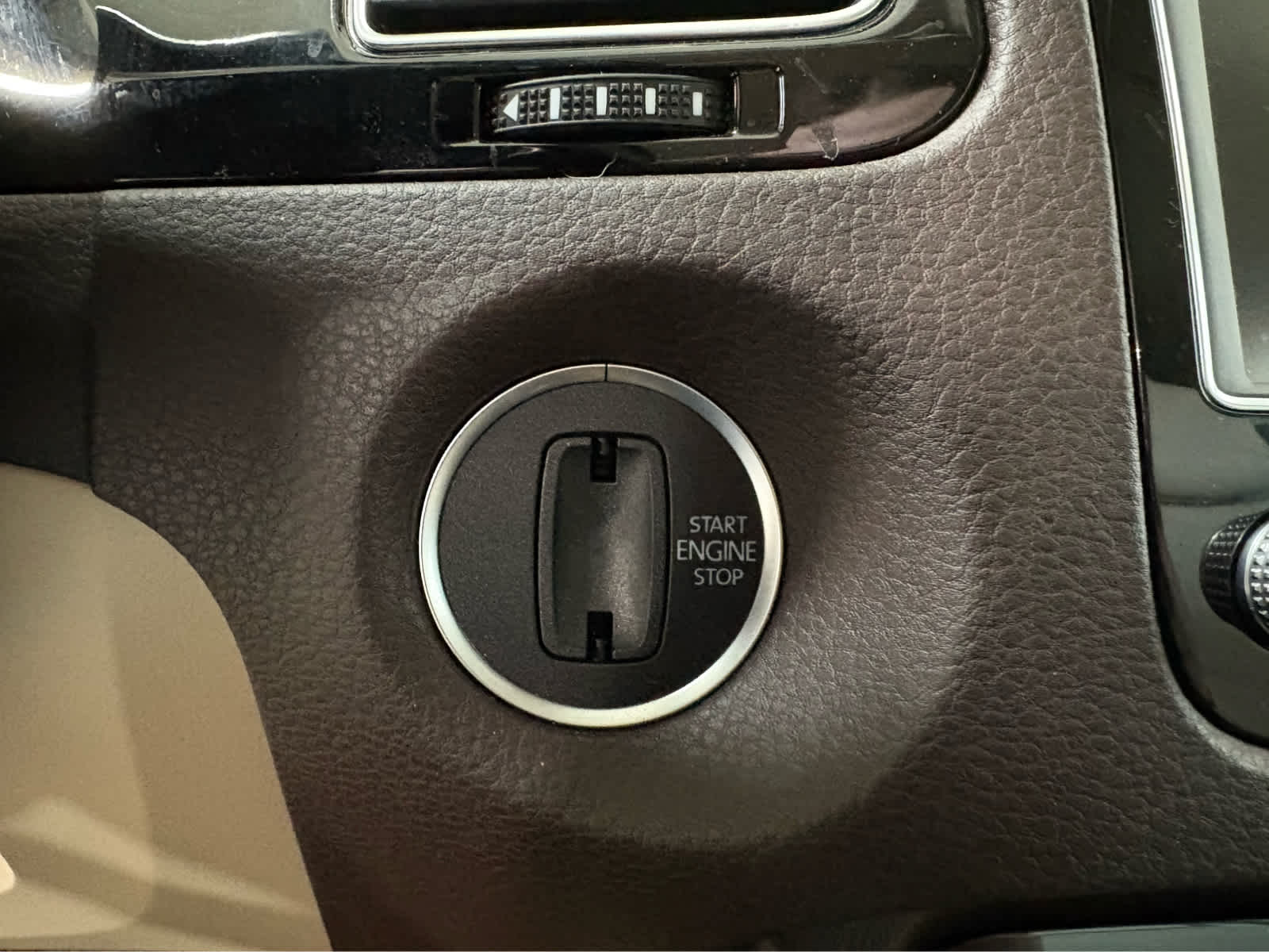 2017 Volkswagen Touareg Sport w/Technology